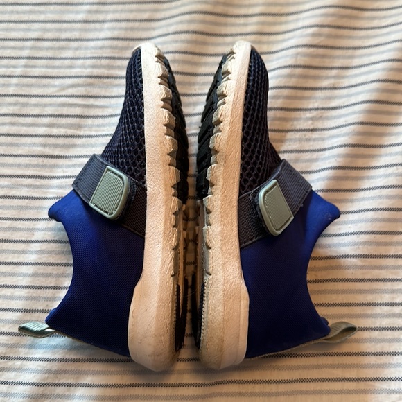 🏷️Cat & Jack Toddler Water Shoes (B1) - Picture 5 of 6